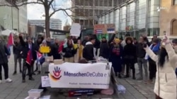 Cubanos exigen respeto a los derechos humanos en manifestación en Nuremberg, Alemania Cubanos exigen respeto a los derechos humanos en manifestación en Nuremberg, Alemania