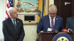 Info Martí | Presentan ley que penaliza el “tráfico” de médicos cubanos y elimina fondos a mipymes Info Martí | Presentan ley que penaliza el “tráfico” de médicos cubanos y elimina fondos a mipymes