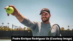 El tenista cubano Ernesto Alfonso Fundora, en Plantation, Florida.