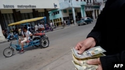 Cuba-dólares-economía. Foto AFP