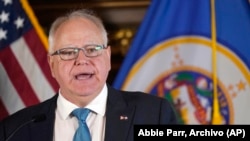 El gobernador de Minnesota, Tim Walz, habla ante los medios el 9 de noviembre de 2022, en St. Paul, Minnesota. (AP foto/Abbie Parr, Archivo)