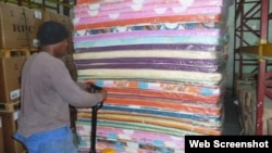 Donaciones de colchones para damnificados en Baracoa.