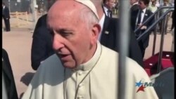 Papa Francisco llega a Perú en medio de protestas por curas pederastas