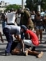 Un manifestante detenido en La Habana el 11 de julio, en las protestas contra el gobernante Miguel Díaz-Canel.
