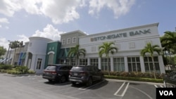 El Banco Stonegate, basado en Pompano Beach, Florida, es el único que ha emitido una tarjeta de crédito estadounidense utilizable en Cuba.