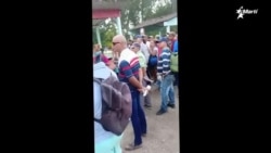 Cola para comprar en la feria agropecuaria de Sancti Spiritus Cola para comprar en la feria agropecuaria de Sancti Spiritus