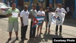 Activistas apoyan a Rolando Casares Soto, condenado a cinco años en internamiento correccional con trabajo forzado.