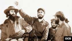 En la foto Camilo Cienfuegos, Fidel Castro y Huber Matos.