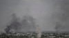 Humo y polvo sucio en el cielo de la ciudad de Severodonetsk, en el Donbas, Ucrania, castigada por los bombardeos rusos.