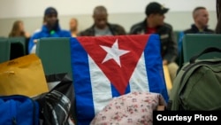 Cubanos parten de Costa Rica.