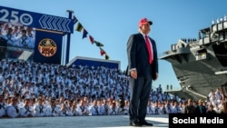 El presidente Donal Trump en la Base Naval de Norfolk, VA.