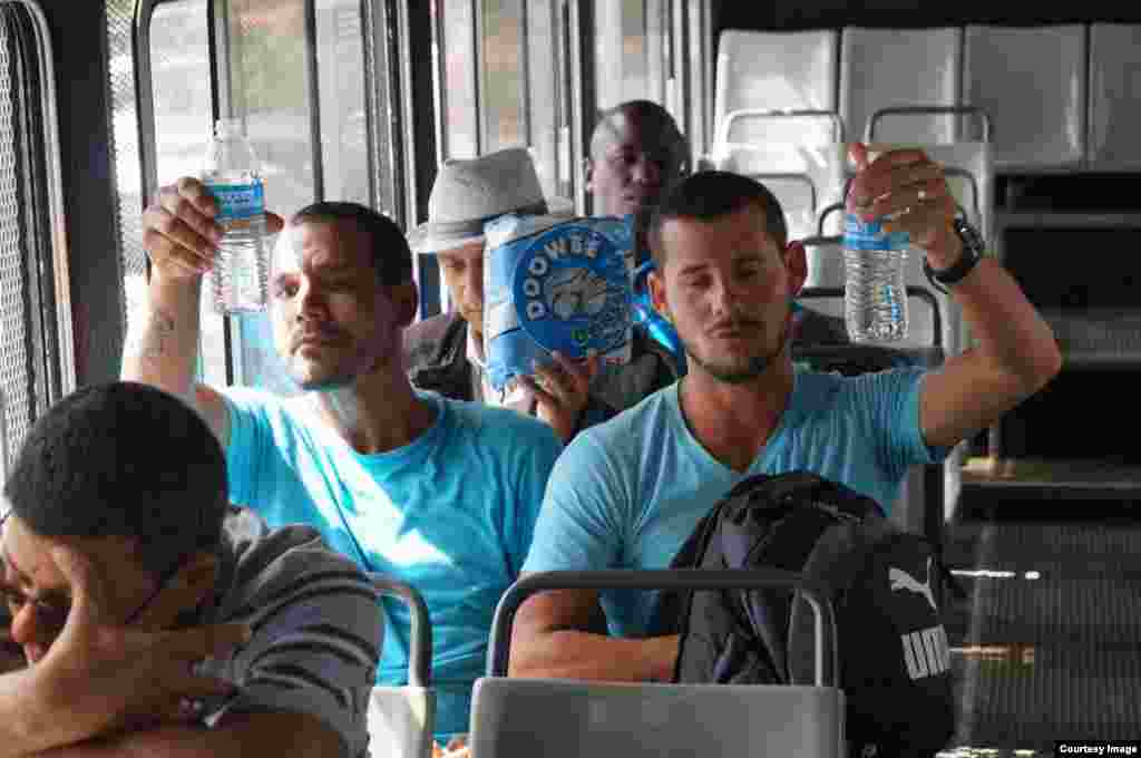 Cubanos varados en Costa Rica son deportados a Nicaragua por la Dirección General de Migración y Extranjería.