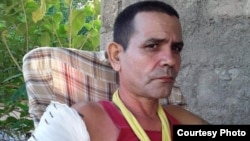 Cristian Pérez Carmenate, en su vivienda de Las Tunas.