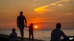 El meteorólogo Alfredo Finalé analiza los últimos pronósticos para Cuba.