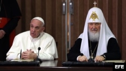 El papa Francisco se reunió con el patriarca ortodoxo ruso Kirill en el aeropuerto José Martí de La Habana.