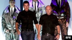 Los diseñadores italianos Doménico Dolce (d) y Stéfano Gabbana.
