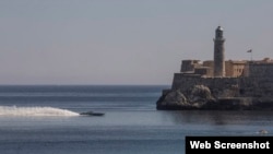 Las lanchas rápidas de EEUU realizaron una exhibición frente al Malecón habanero.