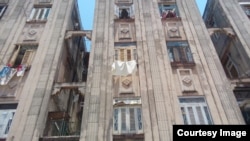 Edificio ubicado en la calle Águila 368, entre Neptuno y San Miguel.