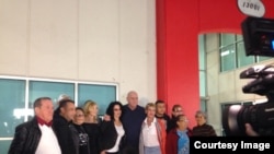 Grupo de cubanos procedentes de Centroamérica llegan a Miami