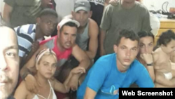 Los migrantes cubanos, incluida una bebé, que escaparon de las autoridades en Islas Caimán.