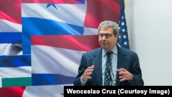 Luis Fleischman en el Instituto Interamericano para la Democracia.