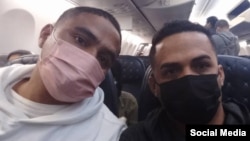 Los periodistas independientes Héctor Luis Valdés Cocho y Esteban Rodríguez.