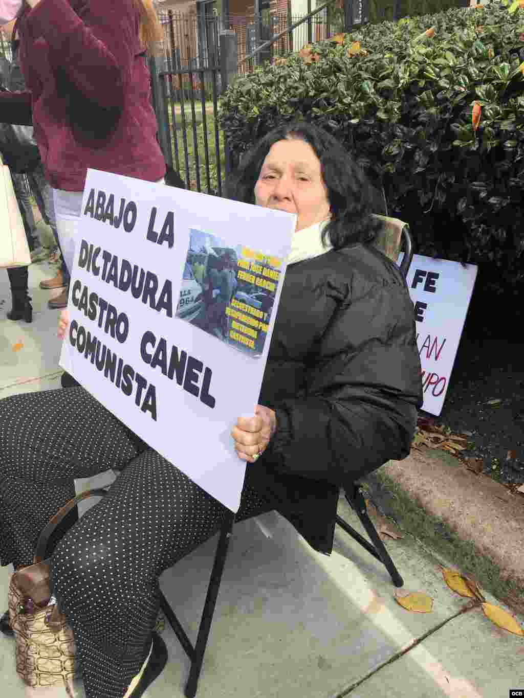 Exiliados cubanos se manifiestan en Washington para exigir la liberación de José Daniel Ferrer. (Foto: Michelle Sagué)