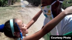 El opositor Ismael Boris Reñí llega a casa después de dos años en prisión. (Foto tomada del Facebook de Zaqueo Báez)