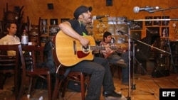 Vanito Brown, uno de los integrantes del grupo cubano "Habana Abierta". EFE