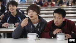 Un grupo de jóvenes migrantes.