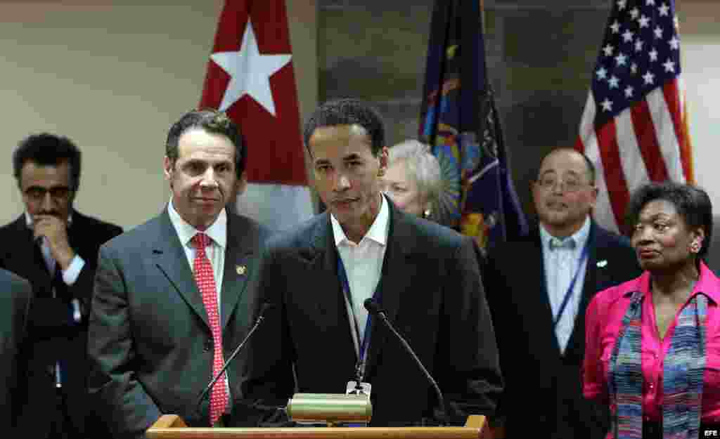 El Consejero delegado de la empresa neoyorquina Infor, Charles Phillips, en la conferencia de prensa en Cuba con el gobernador Cuomo.