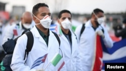 Médicos cubanos llegan a México.