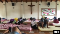 Cubanos en el poblado La Cruz, cercano a la frontera con Nicaragua.