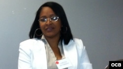 La ponencia más afincada en la realidad cotidiana de la isla fue la de la abogada y bloguera Laritza Diversent.