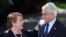 Bachelet espera que "grandes banderas" de su Gobierno se mantengan con Piñera.