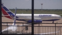 Un grupo de 226 médicos cubanos parten este sábado de Bolivia a Cuba Un grupo de 226 médicos cubanos parten este sábado de Bolivia a Cuba