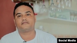 El periodista independiente Esteban Rodríguez, en una foto tomada de Facebook.