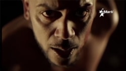 "Se está muriendo mi Habana", es otro tema que denuncia la represión y las carencias de la Cuba de hoy. "Se está muriendo mi Habana", es otro tema que denuncia la represión y las carencias de la Cuba de hoy.