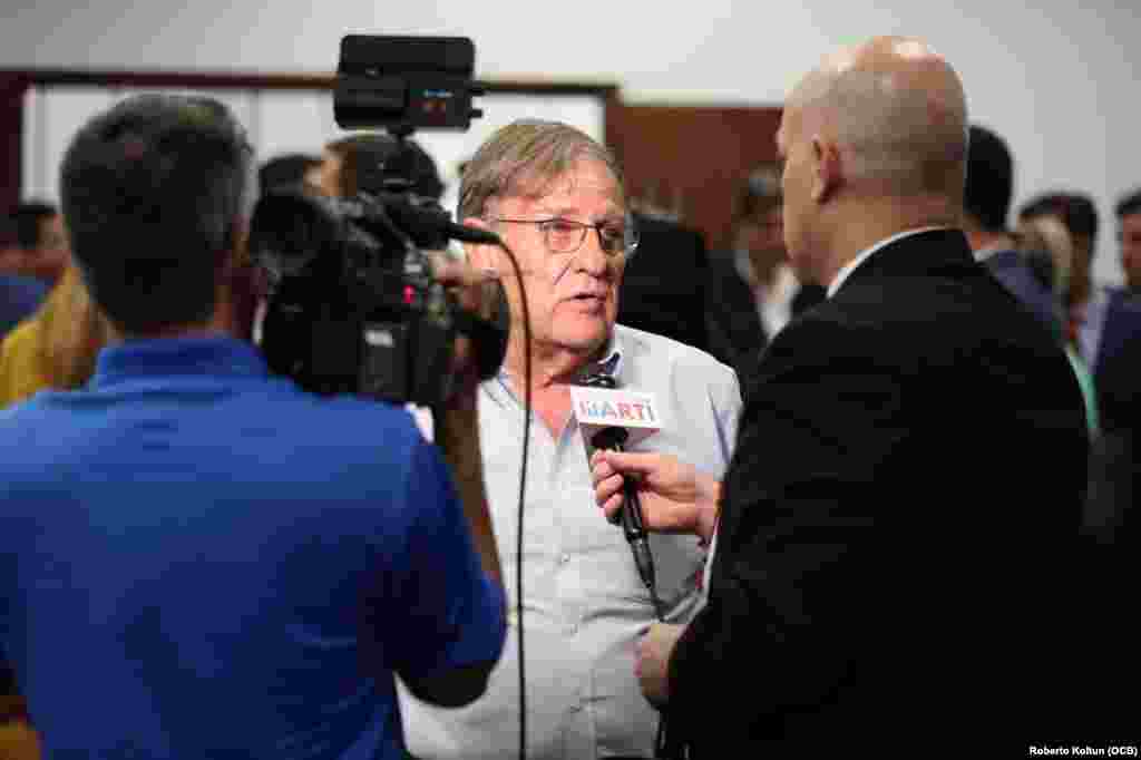 Ernesto Ackerman, el presidente de la organización Venezolanos-Estadounidenses Independientes (IVAC) entrevistado por Alejandro Marcano de Televisión Martí.