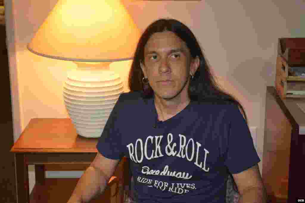 Durante el mes que permanecerá en Estados Unidos, Larramendi tocará solo, a guitarra, en el club Nublu, en Nueva York.  