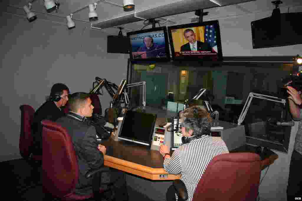 Eliecer Ávila en los estudios de Radio Martí