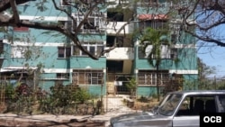 Edificio ubicado al frente de la entrada norte del Centro Guayabera, en Alamar, donde ocurrieron las detenciones.