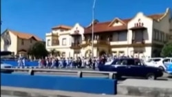 Cientos de arrestos violentos en Cuba Cientos de arrestos violentos en Cuba