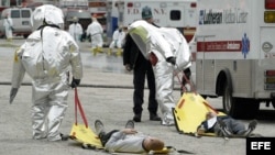 Personal de emergencia atiende a víctimas de ataque terrorista en New York