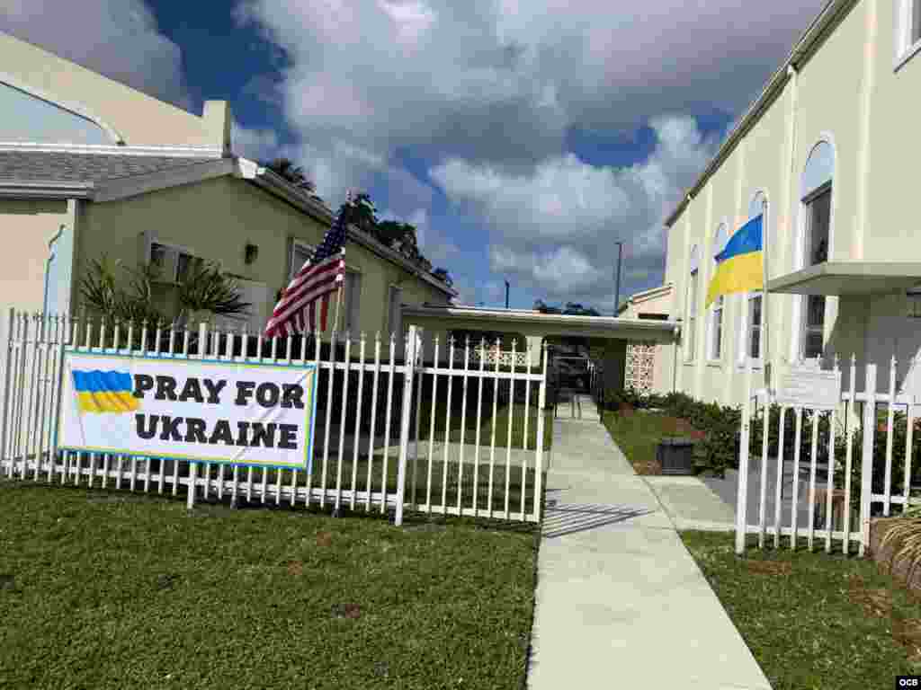 Entrada a Iglesia de la Asunción de la Santísima Virgen Maria, greco-católica ucraniana, en Miami.