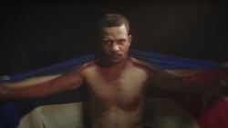 Noticias de Cuba en 5 minutos | 06/24/2025 Maykel Castillo "El Osorbo" en el set de filmación del video de "Patria y Vida". (Foto: Twitter/@menosveinte)