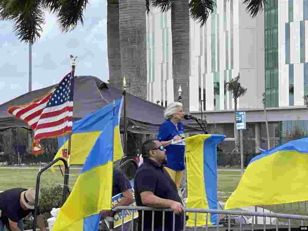 Silvia Iriondo, de MAR por Cuba, en el acto de apoyo a Ucrania.