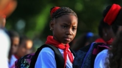 Titánico esfuerzo deben realizar padres cubanos para que sus hijos estudien Titánico esfuerzo deben realizar padres cubanos para que sus hijos estudien