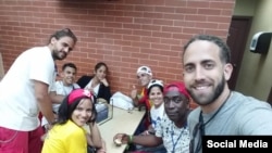 Jóvenes católicos cubanos llegan a Panamá para Jornada Mundial de la Juventud.