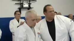 Artista marcial cubano a Salón de la Fama de EE.UU. Artista marcial cubano a Salón de la Fama de EE.UU.